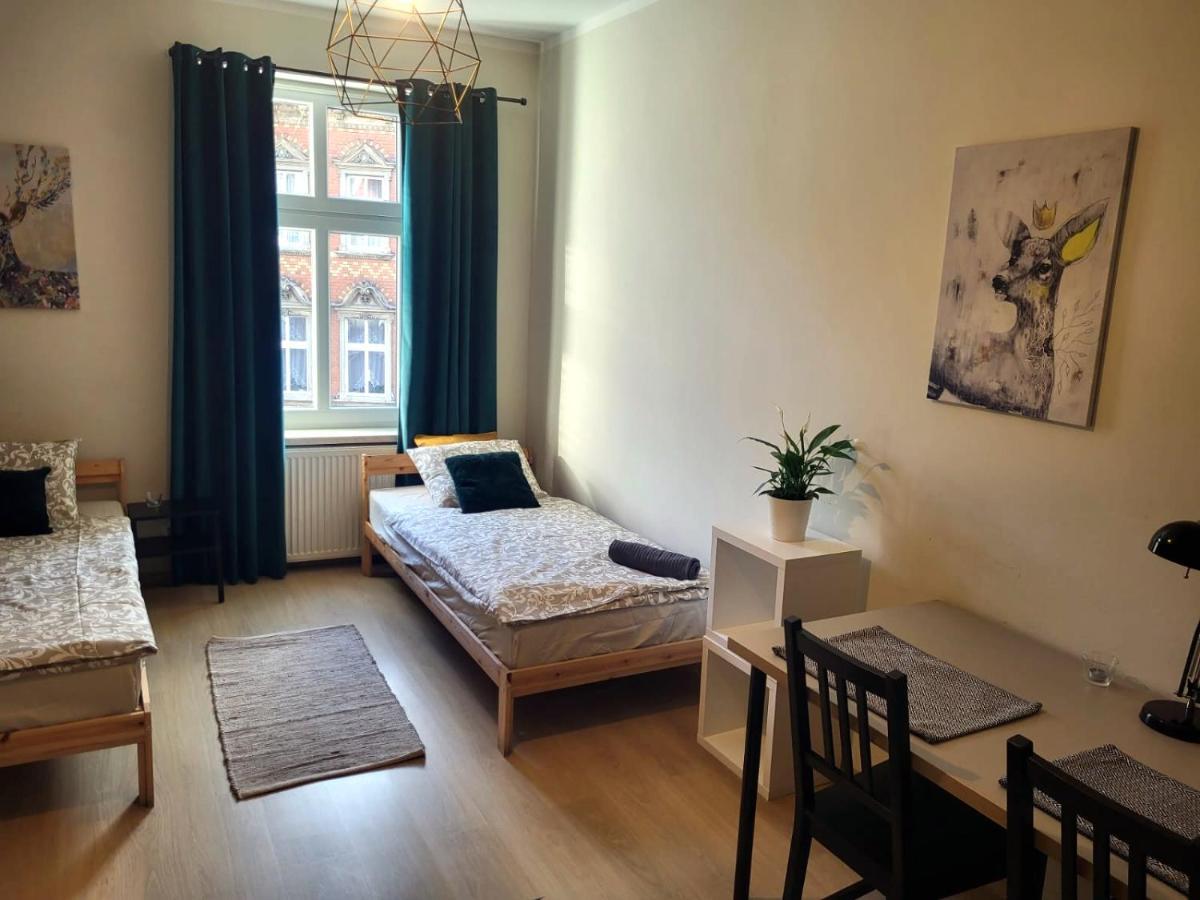Lemuria Hostel Wroclawska Centrum Lehnice Exteriér fotografie